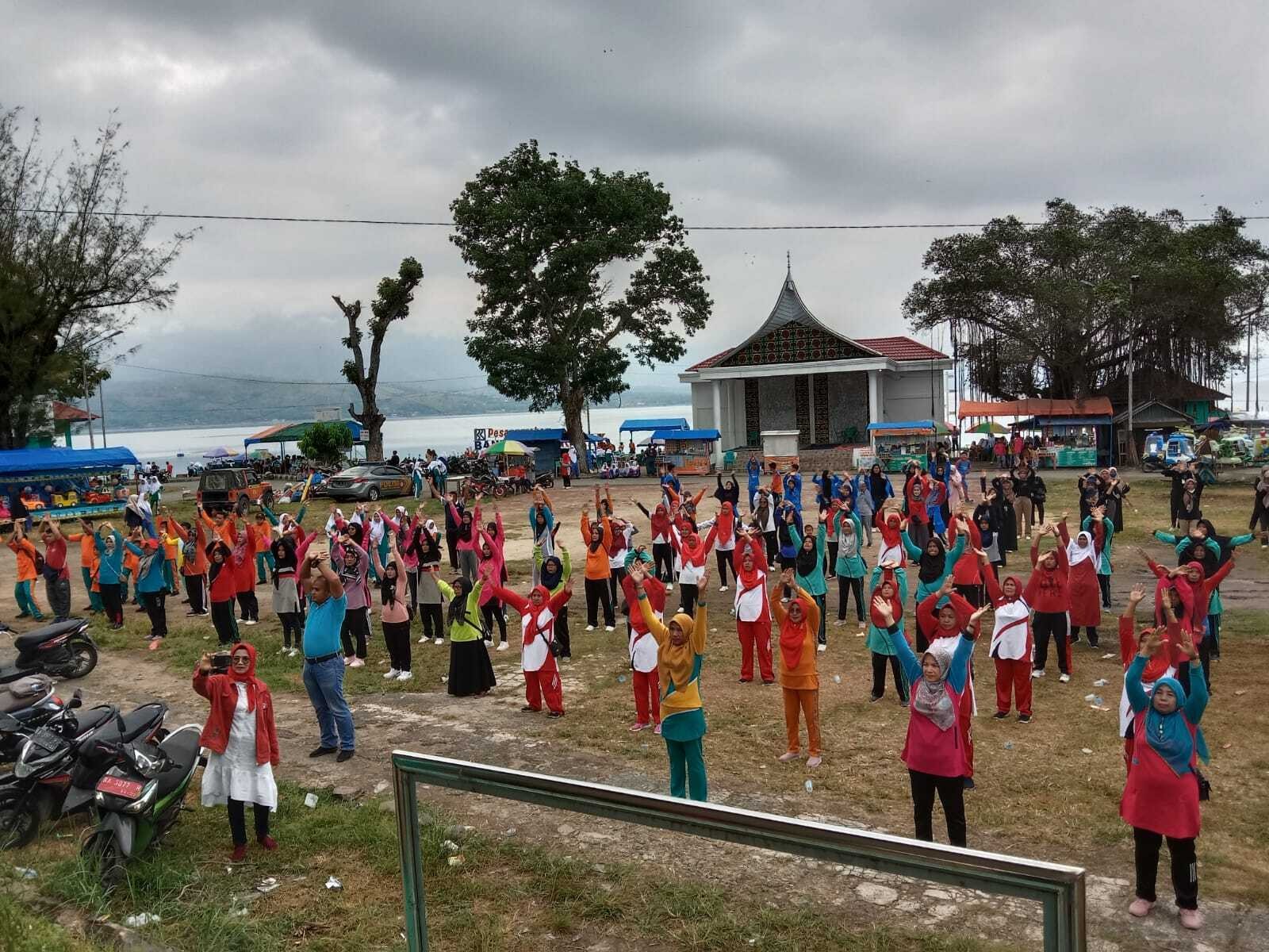 Senam Pagi di Dermaga Singkarak